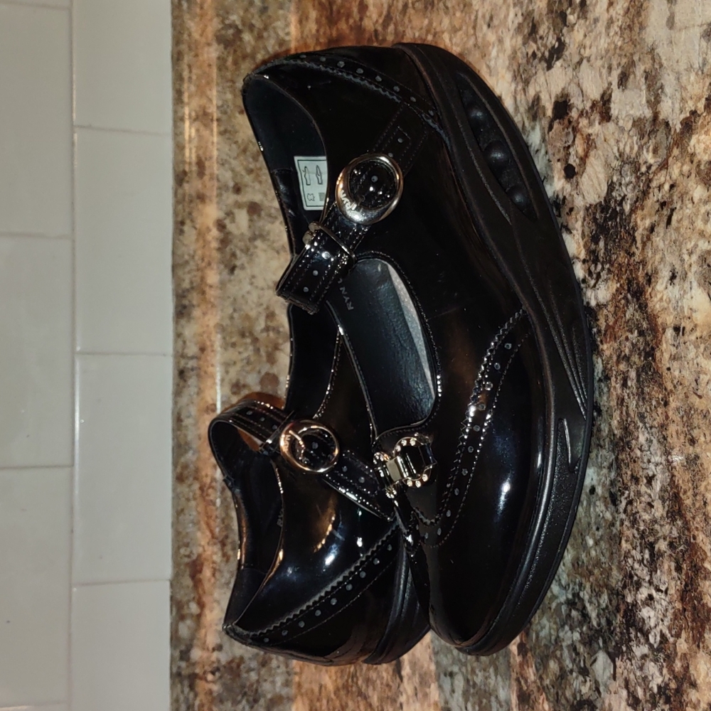 RYN Women's Walking Shoes